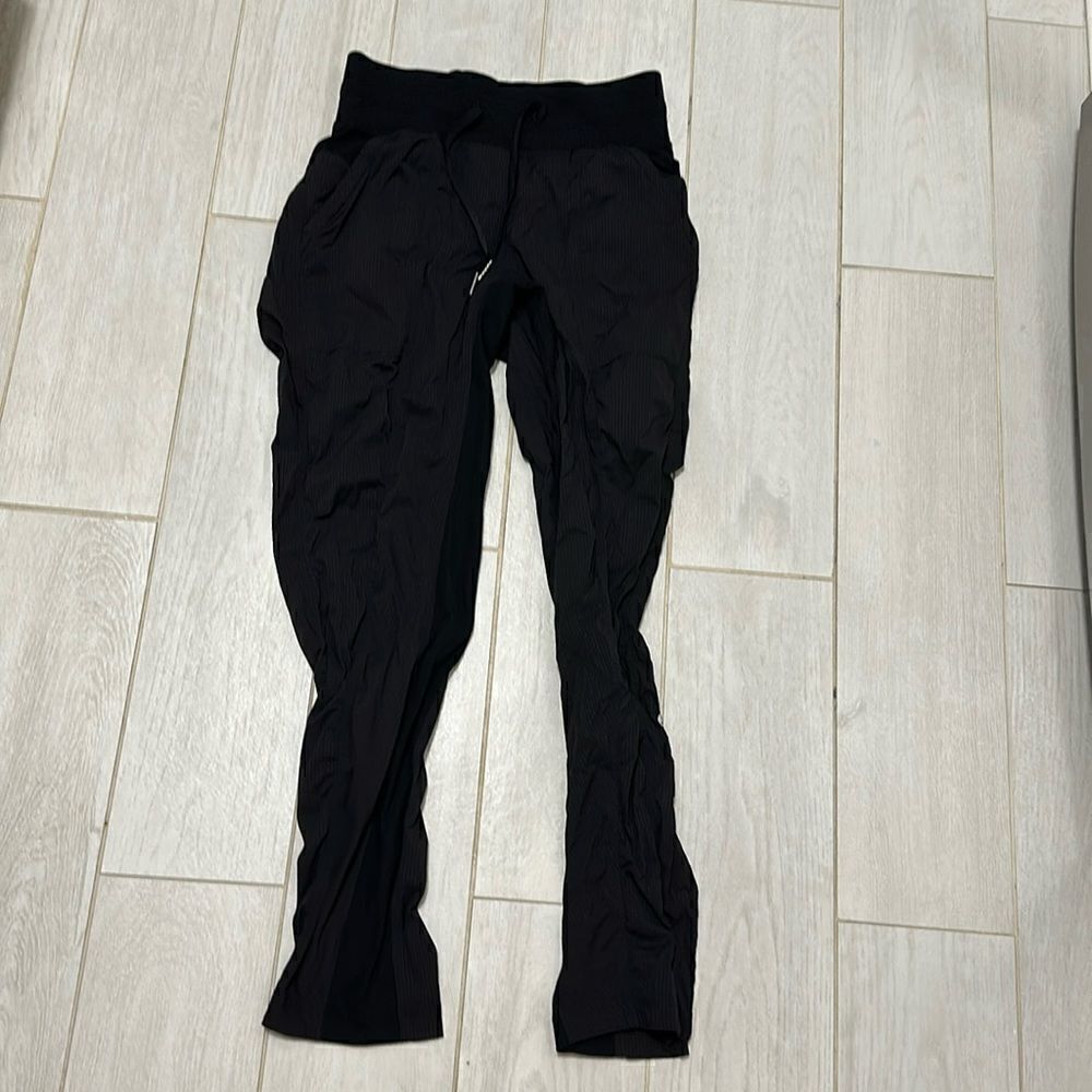 Lululemon black joggers new 4